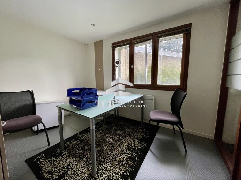 Office in Nantes for lease - Interior Photo - Image 2 of 4