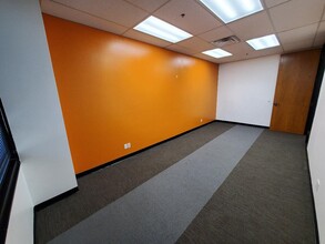 5080 California Ave, Bakersfield, CA for lease Interior Photo- Image 2 of 33