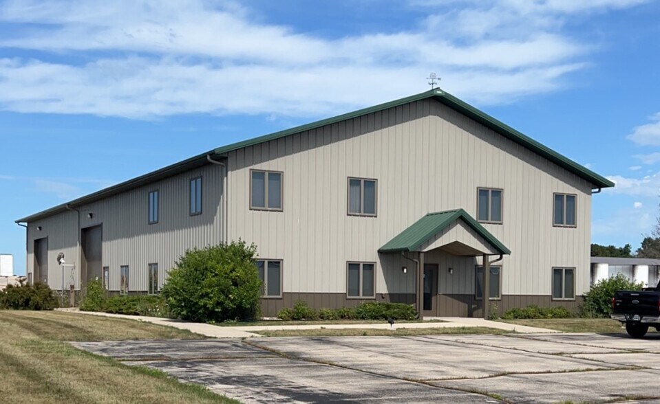 N8121 Industrial Dr, Ixonia, WI 53036
