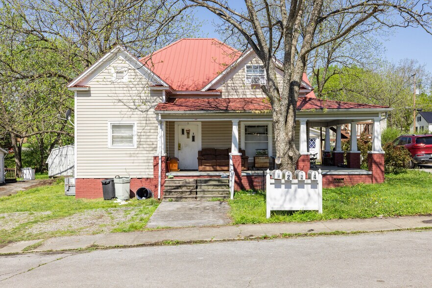 714 Washington Ave, Etowah, TN for sale - Building Photo - Image 2 of 15
