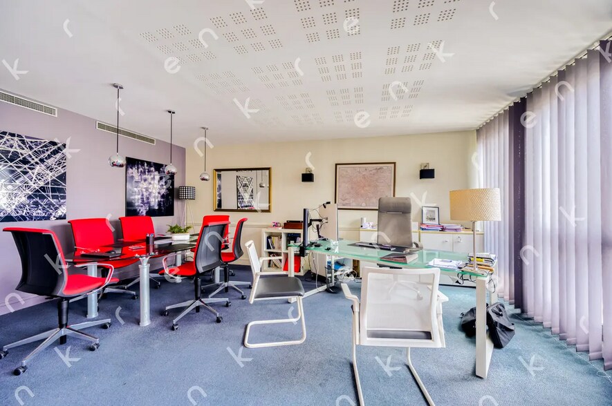Office in Paris for sale - Interior Photo - Image 2 of 11