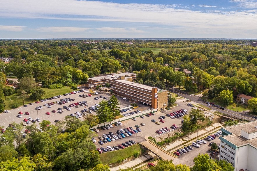 1169 Eastern Pkwy, Louisville, KY for lease - Building Photo - Image 3 of 8