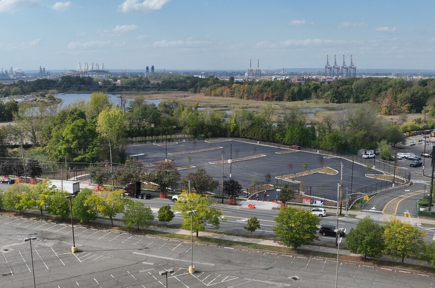 2505 Forest Ave, Staten Island, NY for lease - Aerial - Image 1 of 16