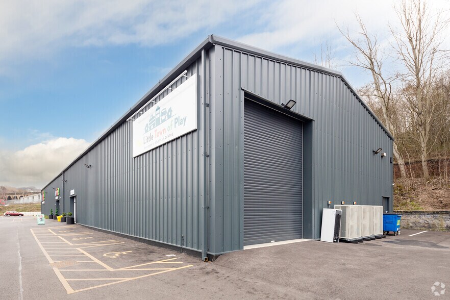 Bradford Rd, Batley for sale - Primary Photo - Image 1 of 1