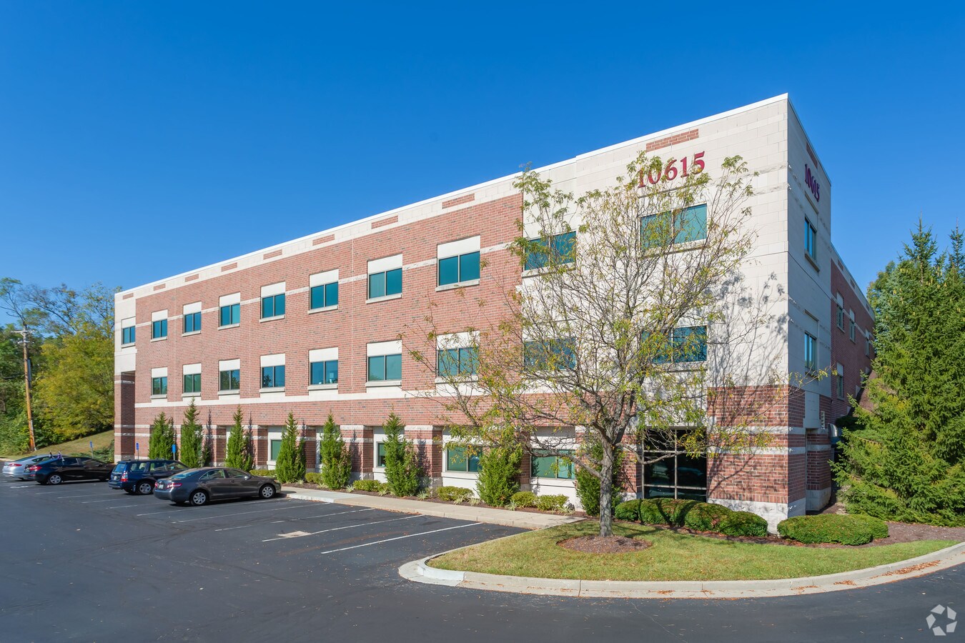 10615 Montgomery Rd, Montgomery, OH 45242