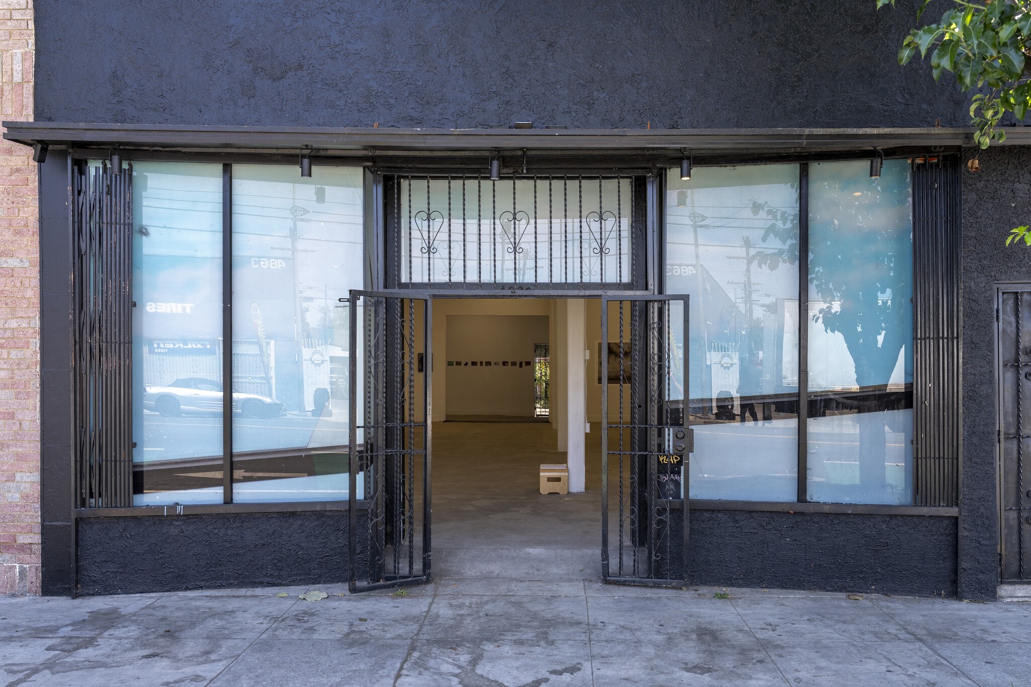 4860 W Adams Blvd, Los Angeles, CA for lease Building Photo- Image 1 of 11