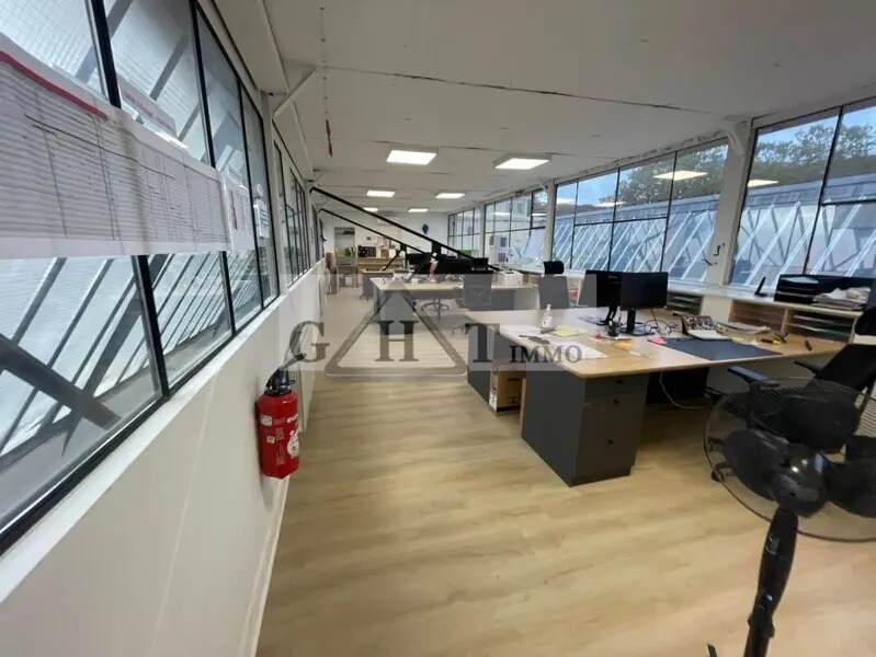 Industrial in Pantin for lease Interior Photo- Image 1 of 14