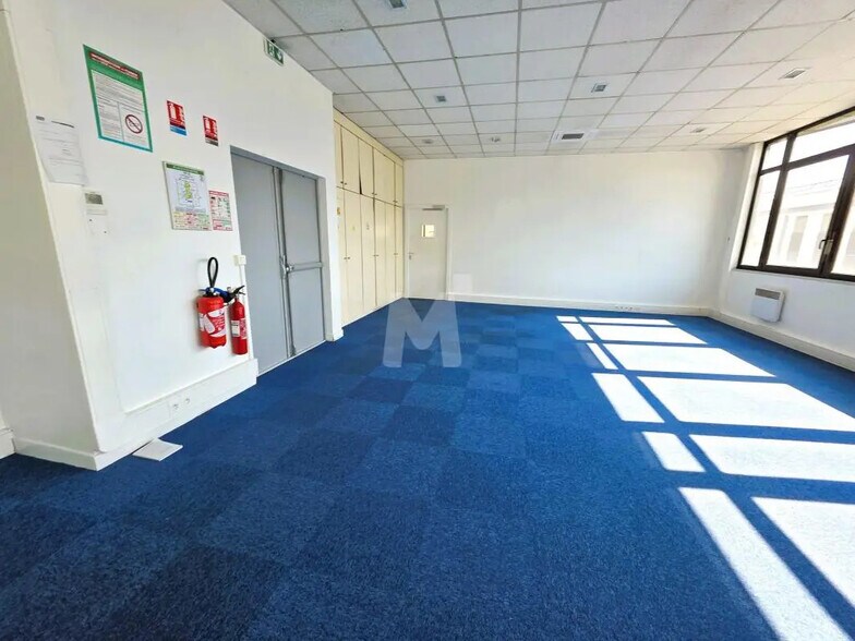 Office in Verrières-le-Buisson for lease - Interior Photo - Image 3 of 8