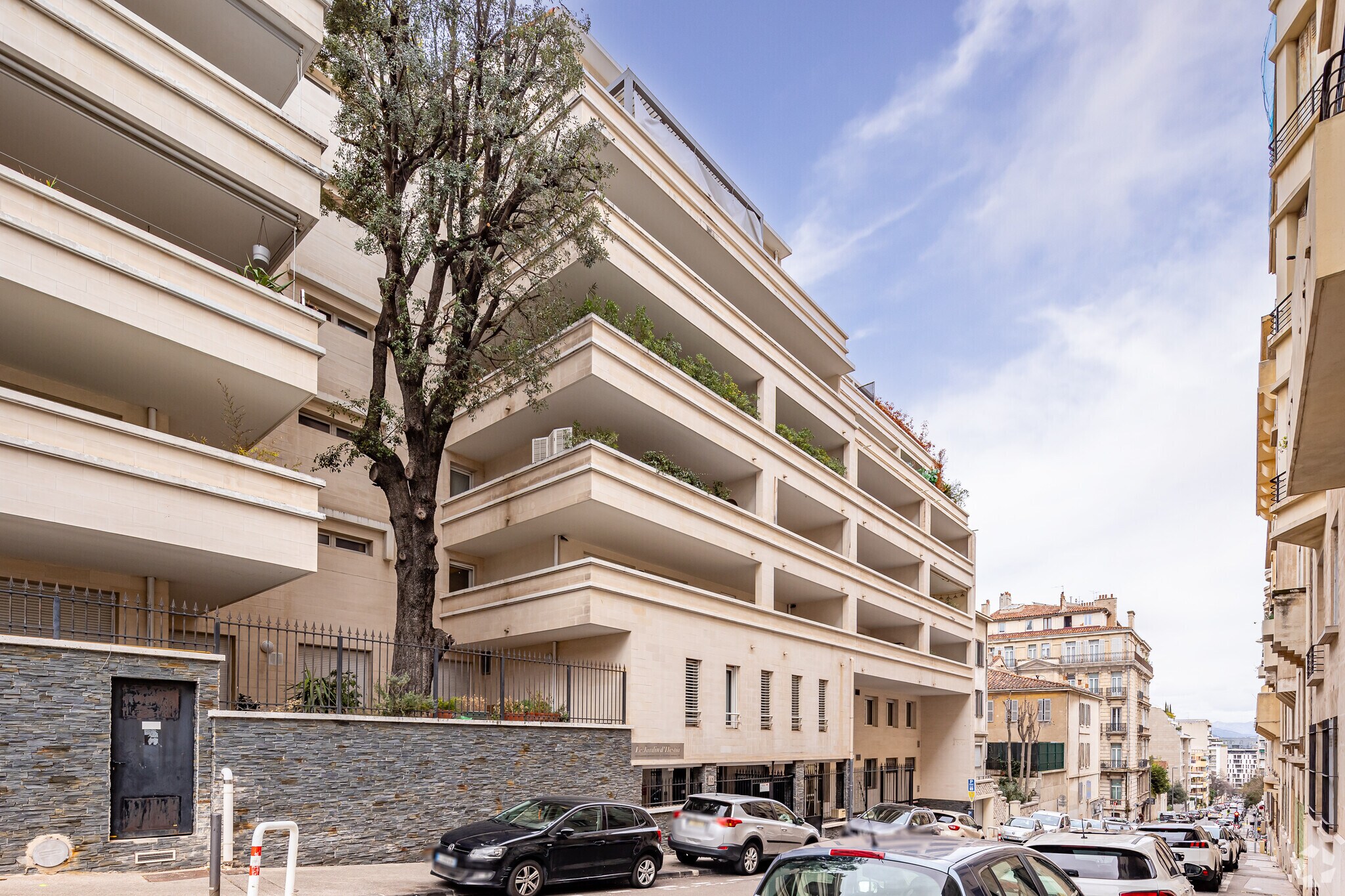  in Marseille for sale Primary Photo- Image 1 of 1