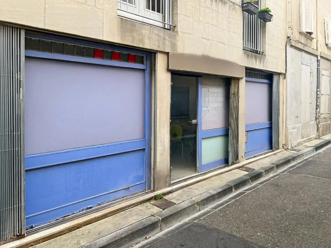Flex in Avignon for sale Building Photo- Image 1 of 5