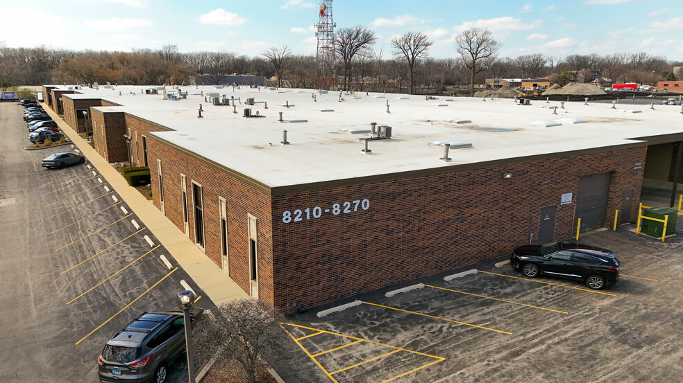 8210-8270 Lehigh Ave, Morton Grove, IL for lease - Building Photo - Image 3 of 4