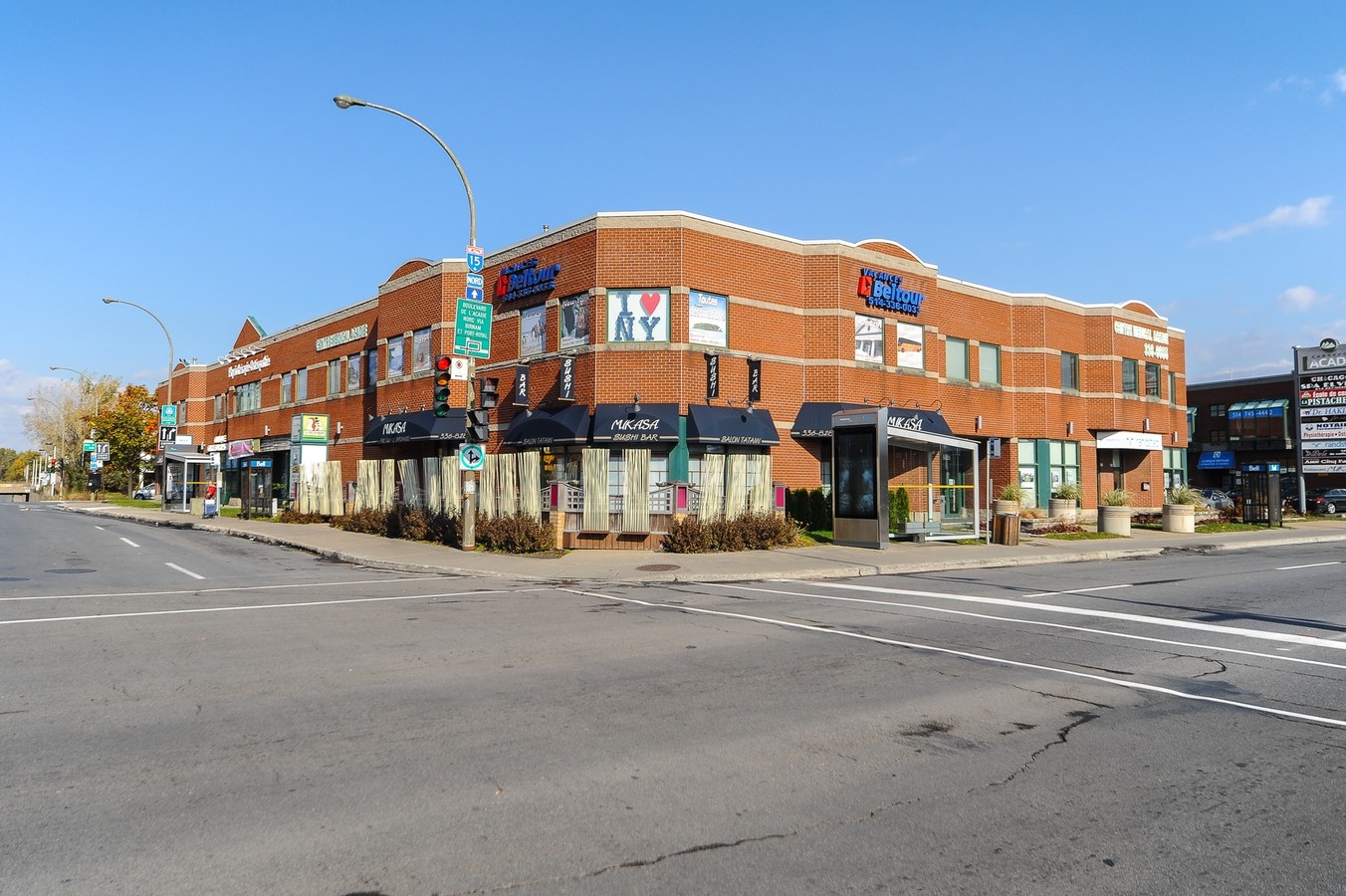 97319835 de l'Acadie Boul, Montréal, QC H4N 2W2