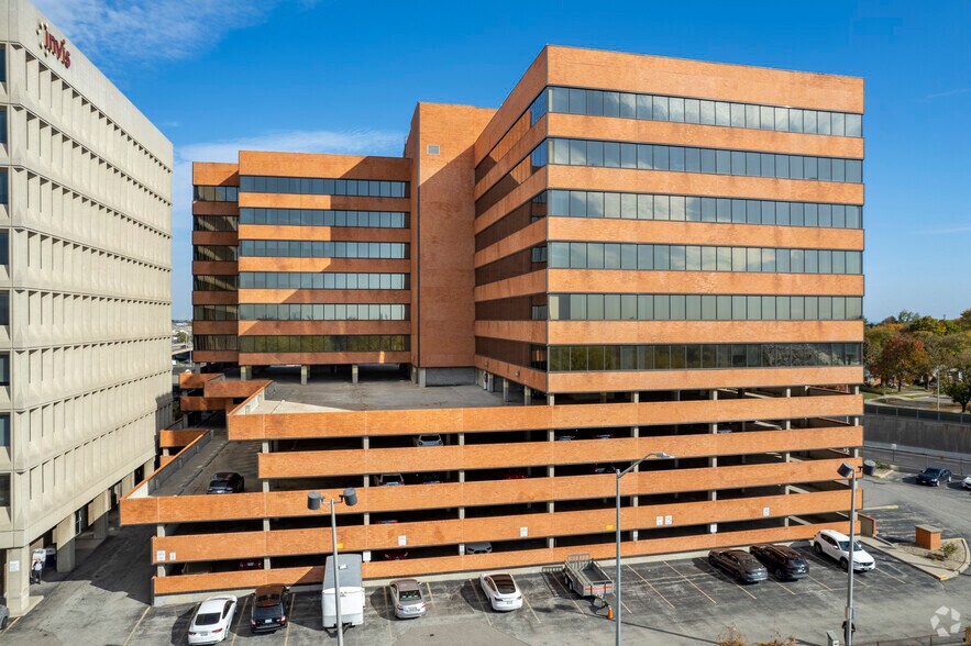 703 Evans Ave, Toronto, ON for lease - Building Photo - Image 3 of 7