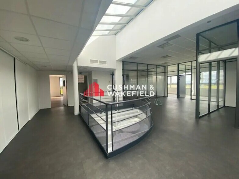 Office in Saint-Lys for sale - Interior Photo - Image 1 of 12
