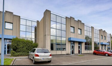 Rue Panicale, La Verrière for lease Building Photo- Image 1 of 12