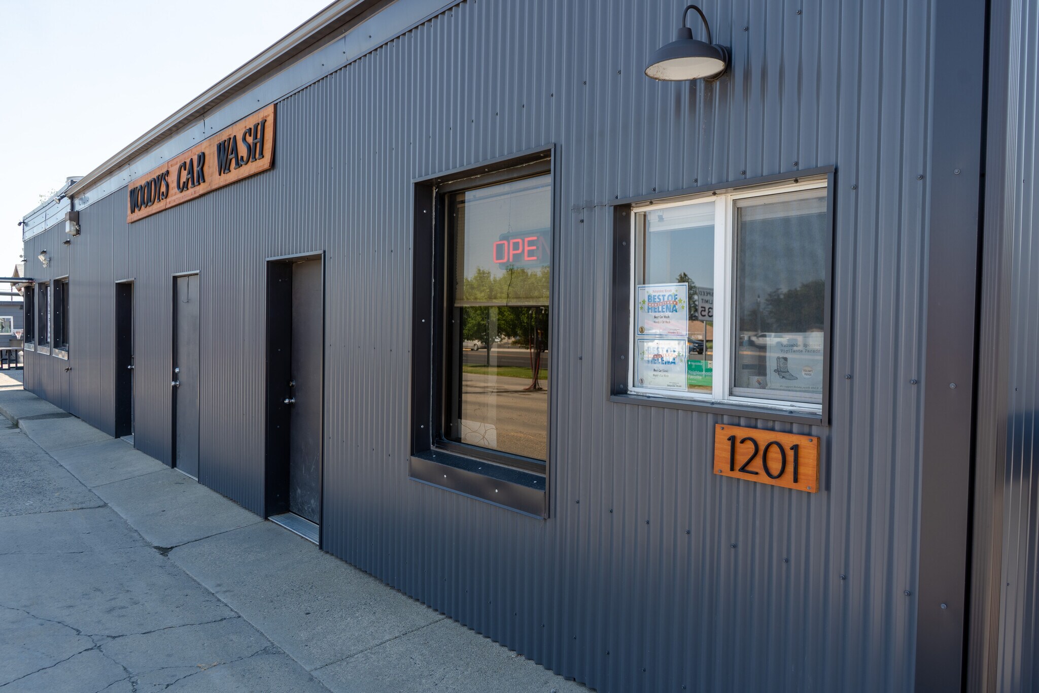 1201 Cedar St, Helena, MT 59601 Woody's Car Wash