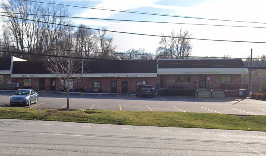 5038-5050 W Chester Pike, Edgemont, PA for lease - Building Photo - Image 2 of 7