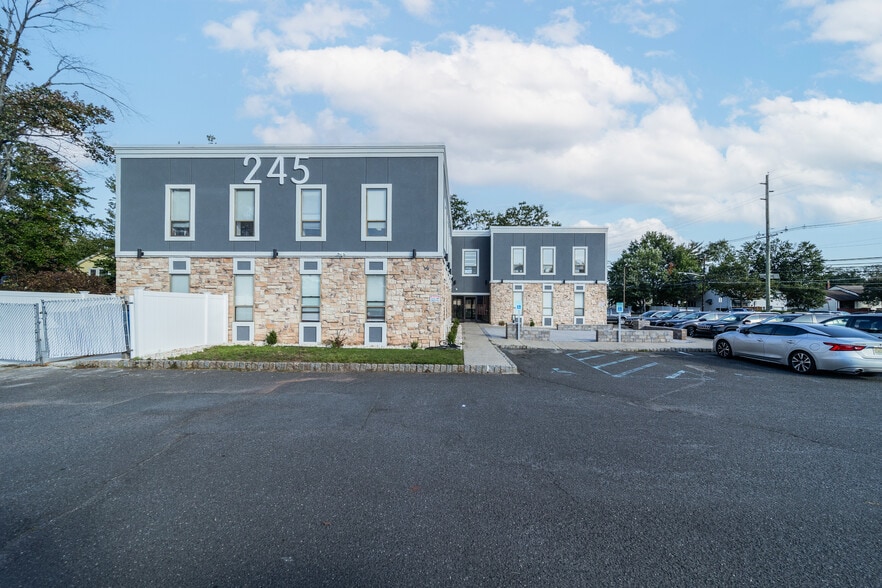 245 Union Ave, Bridgewater, NJ for sale - Primary Photo - Image 1 of 1