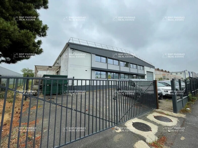 Flex in Morangis for lease - Building Photo - Image 2 of 10