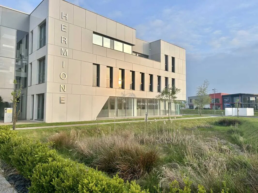 Office in Saint-Martin-du-Vivier for lease Building Photo- Image 1 of 7