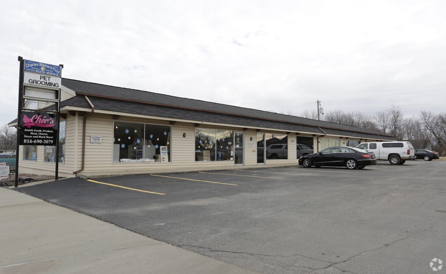 1103 S Broadway St, Oak Grove, MO 64075