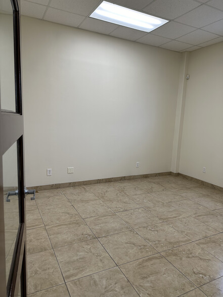 1317 E Jasmine Ave, McAllen, TX for lease - Building Photo - Image 3 of 13