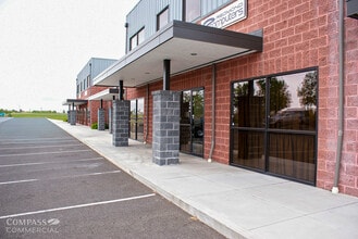 1950 SW Badger St, Redmond, OR for lease Interior Photo- Image 2 of 5