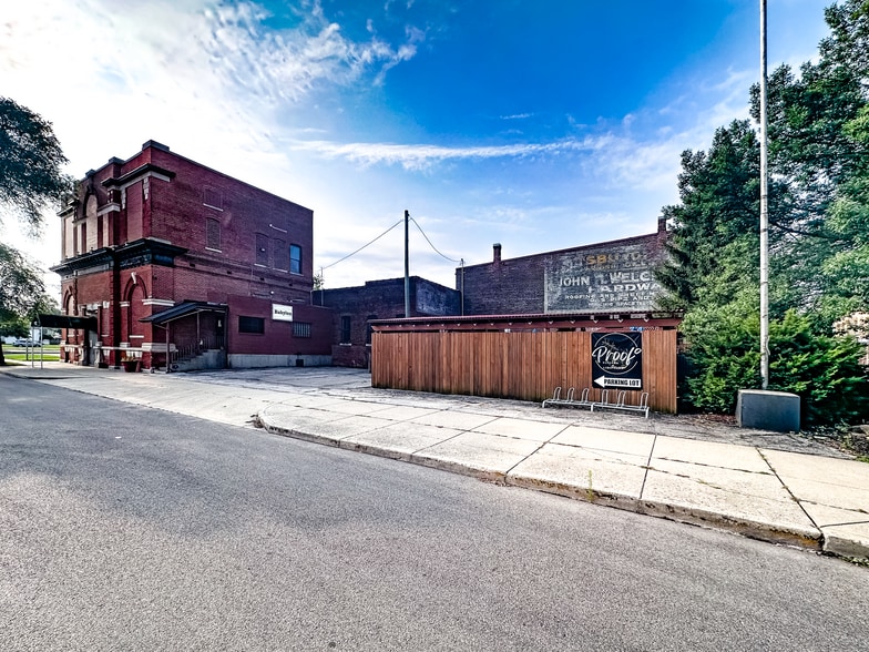 112 E Masterson Ave, Fort Wayne, IN for sale - Building Photo - Image 2 of 8