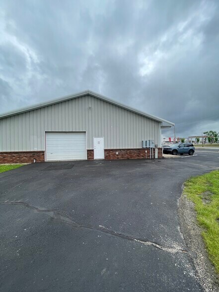 1821 S 1st St, Rogers, AR for sale - Building Photo - Image 3 of 8