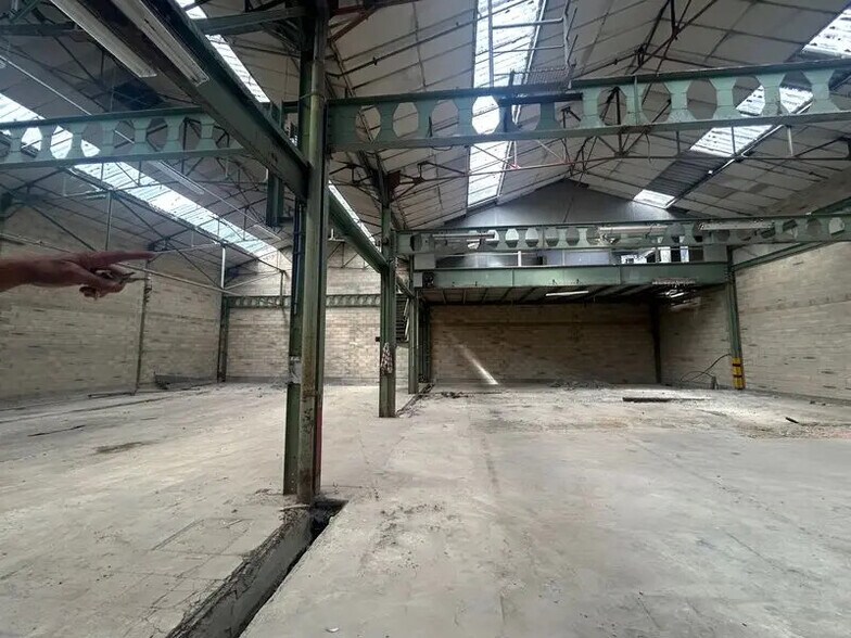 Flex in Saint-Quentin for lease - Building Photo - Image 3 of 5