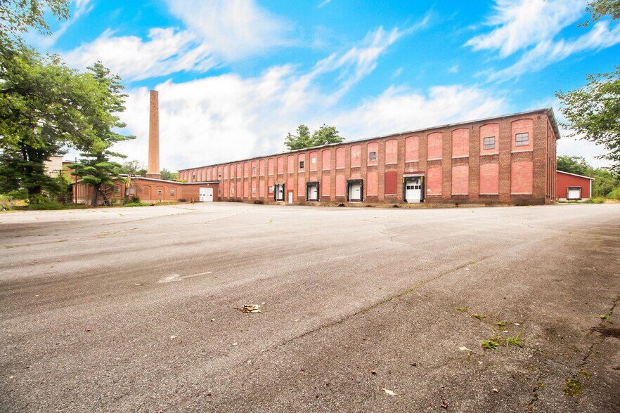 155 Mill Cir, Winchendon, MA for sale - Building Photo - Image 1 of 1