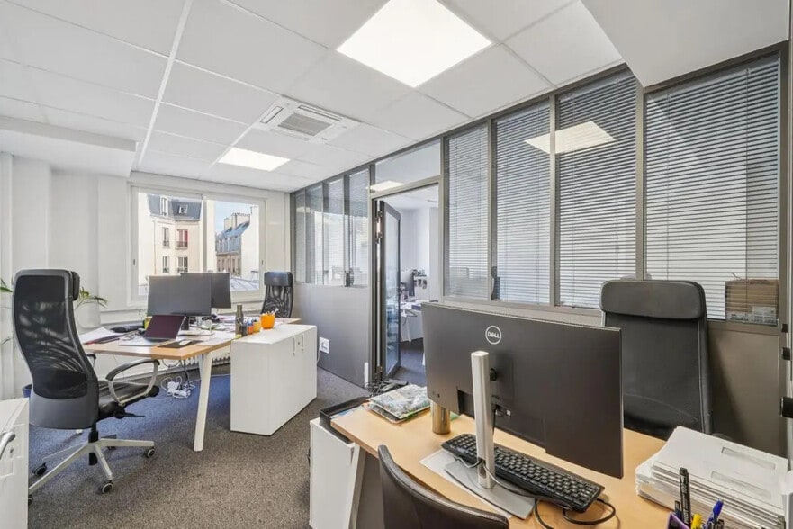 12 Rue De Ponthieu, Paris for lease - Interior Photo - Image 3 of 4