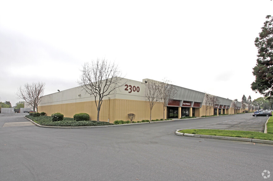 2300 Zanker Rd, San Jose, CA for lease - Building Photo - Image 2 of 9