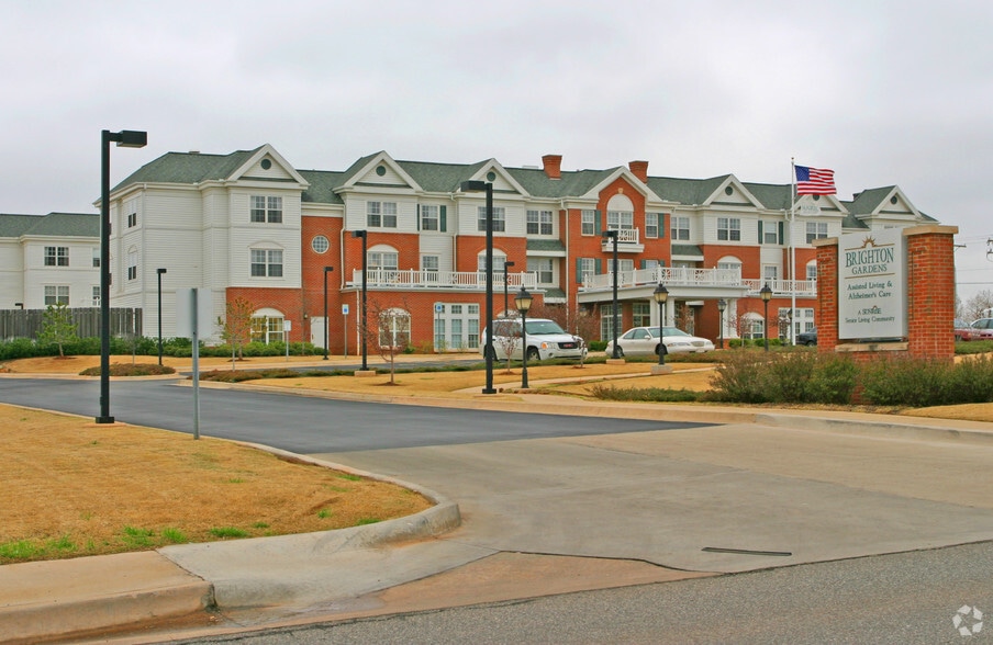 12928 N May Ave, Oklahoma City, OK for sale - Building Photo - Image 2 of 4