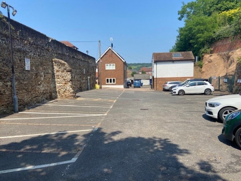 250-256 High St, Dorking for lease - Building Photo - Image 2 of 4