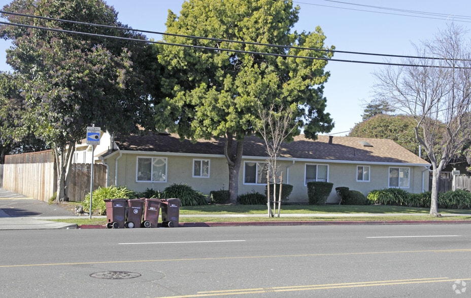 26047 Gading Rd, Hayward, CA for sale - Building Photo - Image 3 of 25