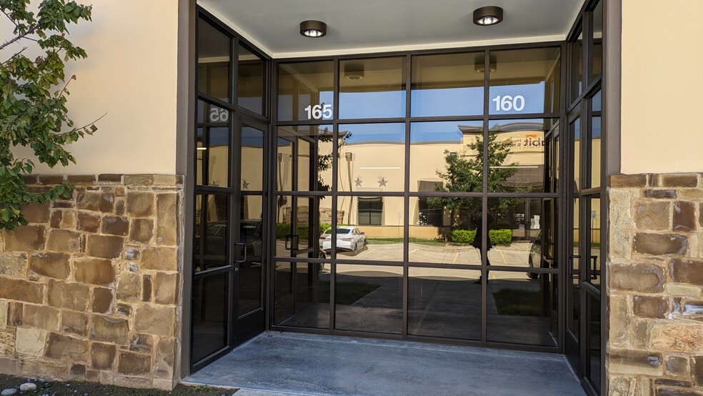 275 SE Inner Loop, Georgetown, TX for lease - Building Photo - Image 2 of 19