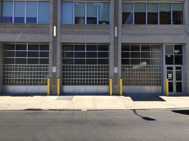 621-625 W 46th St, New York, NY for lease - Building Photo - Image 3 of 7