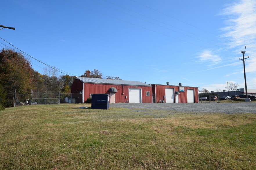 10310 Rozzelles Ferry Rd, Charlotte, NC for sale - Building Photo - Image 3 of 18