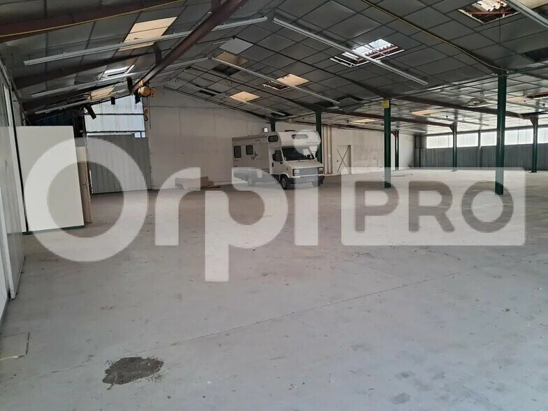 Industrial in Montluçon for lease - Interior Photo - Image 3 of 9