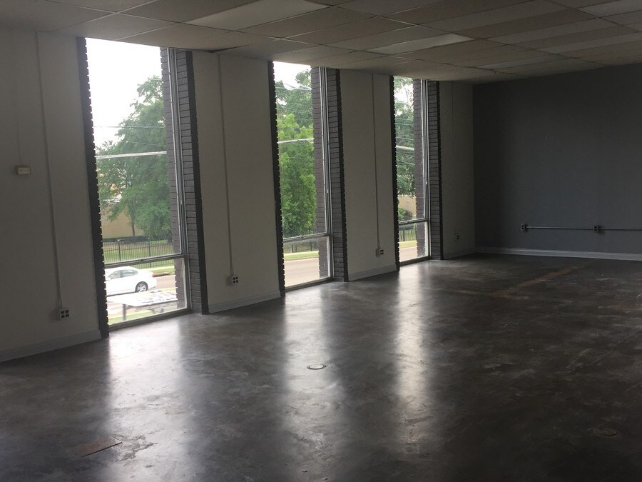 876 Lakeland Dr, Jackson, MS 39216