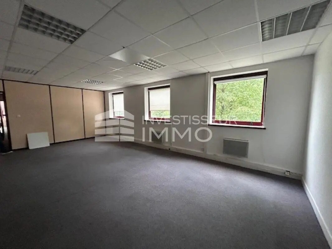 Office in Champs-sur-Marne for lease Interior Photo- Image 1 of 6