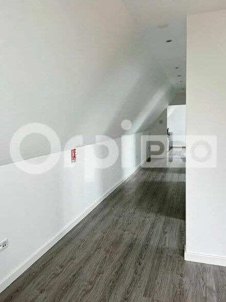 Flex in Arras for lease - Building Photo - Image 3 of 8