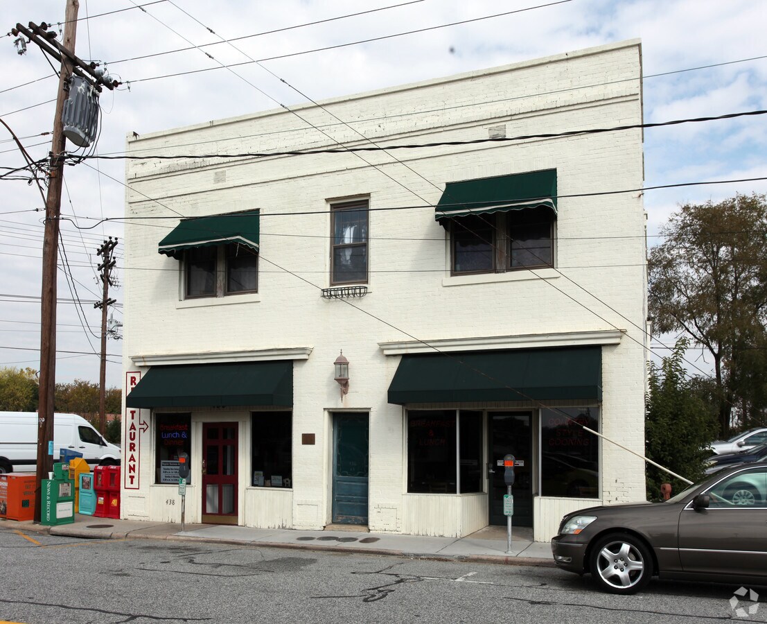 438 Battleground Ave, Greensboro, NC 27401