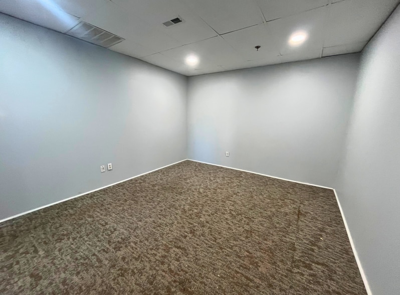 1008 Baker Rd, High Point, NC for lease - Building Photo - Image 3 of 12