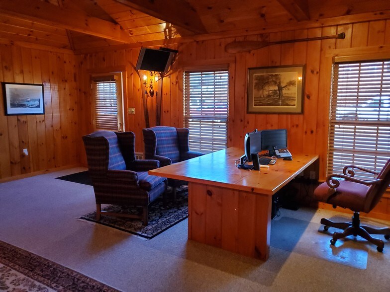 2 Railroad St, Simsbury, CT for sale - Building Photo - Image 1 of 1