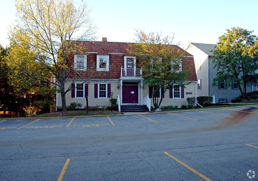 1606 W Colonial Pky, Inverness, IL for sale - Primary Photo - Image 1 of 1