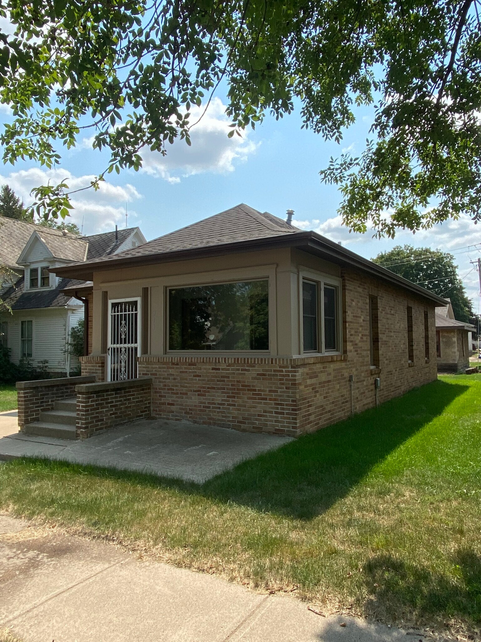 311 Broad St, Whittemore, IA 50598