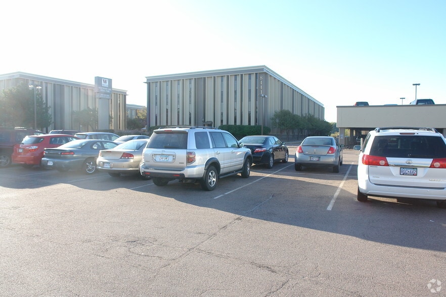 8441 Wayzata Blvd, Golden Valley, MN for lease - Building Photo - Image 2 of 7
