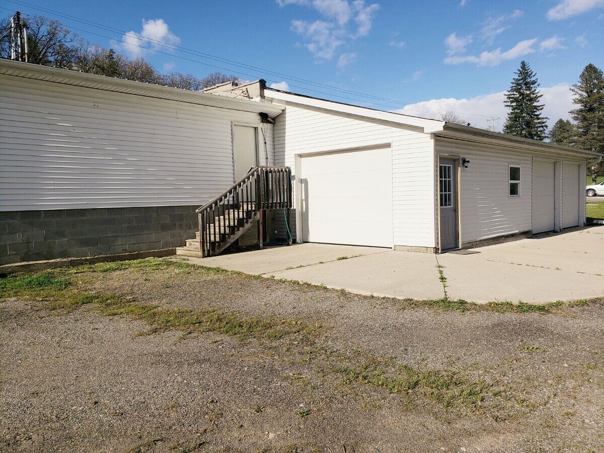 18875 Austin Rd, Manchester, MI 48158